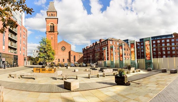 Peringkat ke-21 adalah Cutting Room Square, Manchester. Foto: Visit Manchester