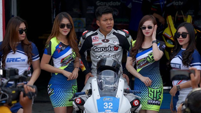 Pebalap muda Pandu Padmogani (15) memulai debut pertama balap motor professional di ajang Yamaha Sunday Race atau YSR sesi dua, yang digelar di Sirkuit Sentul, Kabupaten Bogor, Jawa Barat.