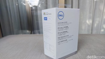 Ini penampakan kemasannya di bagian belakang. Webcam 2K QHD ini diklaim menyajikan kualitas video yang jernih dengan kualitas profesional dalam kondisi pencahayaan apa pun. Foto: Fino/detikinet