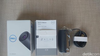Kelengkapan di dalam kemasan di mana selain webcam, ada buku panduannya dan kartu garansi. Webcam ini punya sensor Sony STARVIS dan lensa multi elemen yang menyerap cukup banyak cahaya dalam rangka menghasilkan gambar jernih. Foto: Fino/detikinet
