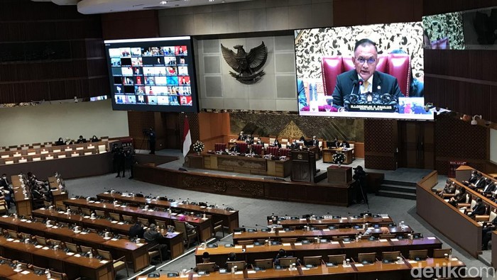DPR RI menggelar rapat paripurna mendengarkan tanggapan pemerintah atas pandangan fraksi terkait RUU APBN 2023, Selasa (30/8).