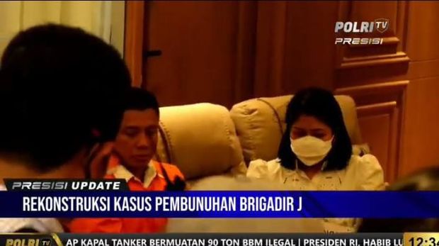 Ferdy Sambo dan istrinya Putri Candrawathi bertemu di rekonstruksi