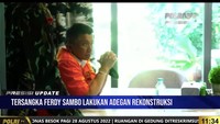 Sambo memeragakan adegan yang terjadi di rumah pribadinya di Jalan Saguling, Jakarta Selatan. Tangan Ferdy Sambo tampak diikat. (Foto: Polri TV Radio)