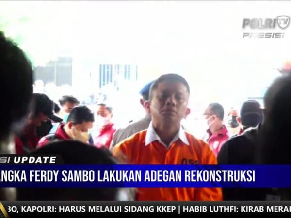 Tampang Ferdy Sambo-Bharada E Pakai Baju Tahanan Saat Rekonstruksi
