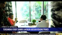 Sambo memperagakan salah satu adegan, yaitu nomor 17. Sambo dengan tangan terborgol duduk di sebuah ruangan. (Foto: Polri TV Radio)