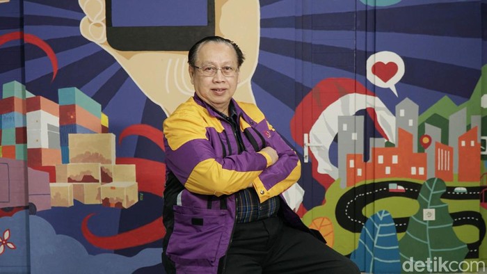 Founder JNE, Djohari