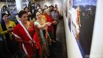 Gaya Susi Pudjiastuti Ramaikan Pameran Foto Kebaya