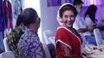 Gaya Susi Pudjiastuti Ramaikan Pameran Foto Kebaya