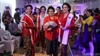 Ini dia gaya Susi saat berlenggak-lenggok di karpet merah.