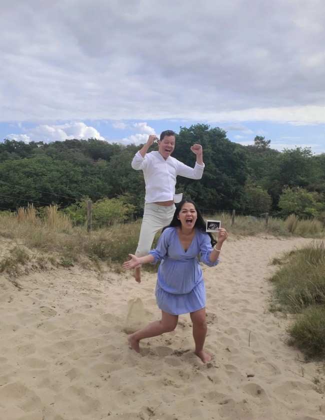 Dalam unggahannya itu Gracia Indri juga meminta doa untuk kelancaran kehamilannya hingga proses persalinan nanti. Ia juga memberikan semangat kepada para pasangan yang saat ini sedang berjuang untuk memperoleh keturunan. Foto: Instagram/@graciaz14