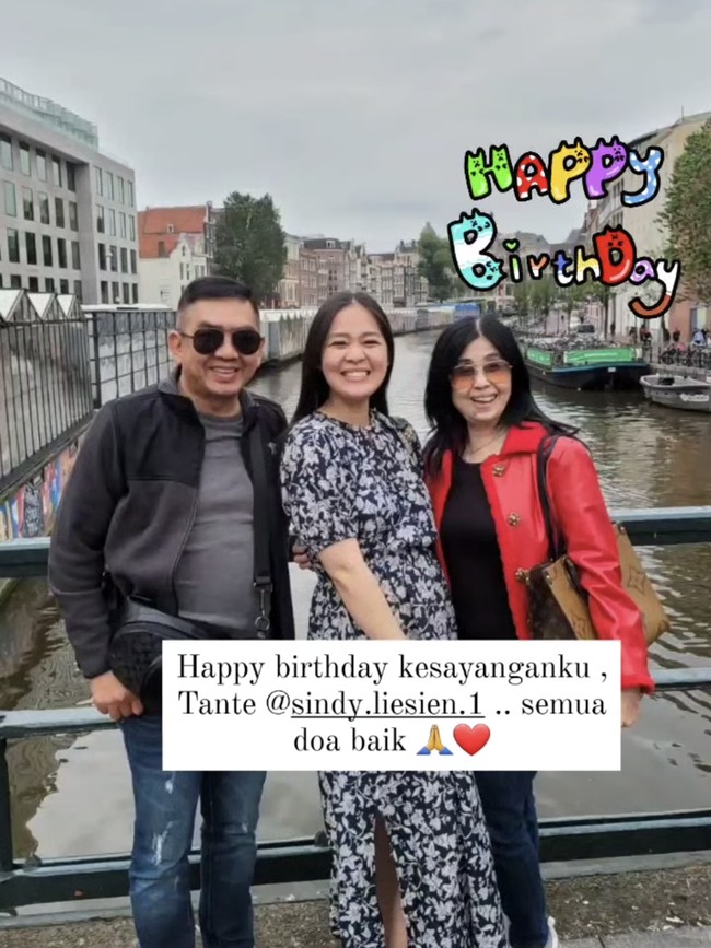 Sebelumnya memang tak sedikit warganet yang sudah mencurigai perubahan bentuk tubuh Gracia Indri. Hal itu diungkapkan oleh Gracia Indri sendiri melalui keterangan unggahannya. Buat yang dari kemaren komen kok keliatannya begini begitu dll. Ini jawaban nya, Iya aku dikasih kepercayaan Tuhan untuk hamil anak pertama kami dan Puji Tuhan sudah mau memasuki usia 7bulan, tulisnya. Foto: Instagram/@graciaz14