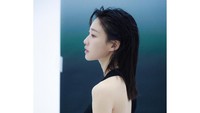 Tentunya, image yang ditunjukkan Ha Yoon Kyung sangat berbeda dengan apa yang terlihat di drama. Foto: (dok. Instagram @hayoonkie)