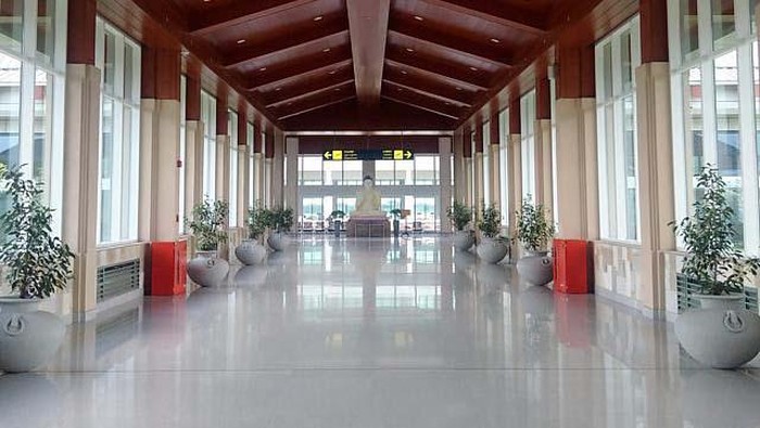 Hiii Serem... Potret Bandara Paling Sepi di Dunia Sri Lanka kini jadi negara yang sangat sengsara. Selain krisis dan bangkrut, negara ini juga punya bandara paling sepi di dunia.