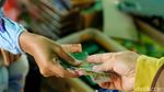 Hiruk Pikuk Pasar Wini NTT,  Ada yang Belanja dari Negeri Tetangga