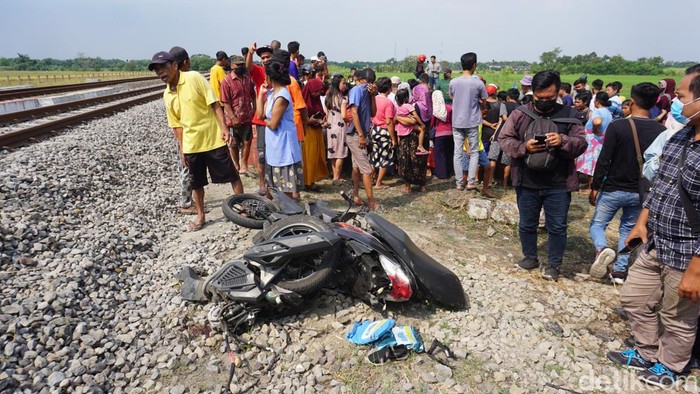 Ibu dan anak tertabrak KA di Mojokerto