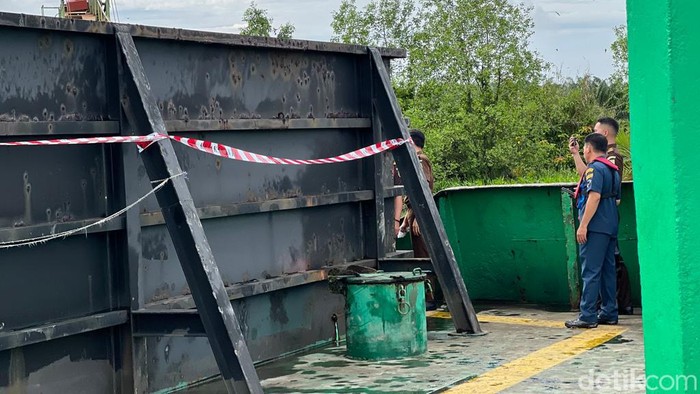 Ini Aset Surya Darmadi yang disita Kejagung di Sumsel Sejumlah aset milik tersangka kasus korupsi lahan sawit Surya Darmadi senilai Rp 17 triliun, disita Kejagung. Salah satunya yakni tongkang dan tugboat.