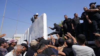 Kacaunya Demo di Irak Gegara Mundurnya Tokoh Syiah, Belasan Tewas