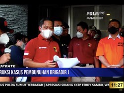 Tampang Irjen Ferdy Sambo memakai baju tahanan dalam rekonstruksi kasus pembunuhan berencana terhadap Brigadir Yosua alias Brigadir J hari ini, Selasa (30/8/2022). Foto: Polri TV Radio