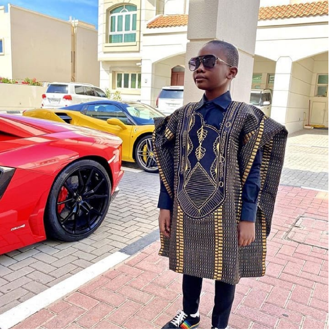 Mompha Junior membeli berbagai barang mewah, termasuk mansion di usia enam tahun tentu didanai oleh orang tuanya. Memiliki rumah sendiri adalah perasaan terbaik. Tidak bisa digambarkan dengan kata-kata, tidak bisa dihitung dengan uang. Punya rumah adalah perasaan yang membuat tantangan hidup sehari-hari patut dihadapi. Itu memastikan kamu bahwa setelah semua naik turun kamu punya masih punya tempat untuk pergi. Sebuah tempat yang tidak akan pernah menghakimimu dan selalu menyambutmu dengan tangan terbuka. Selamat anakku untuk rumah barunya. Hadiah ulang tahunmu dari Ayah, tulis Ismailia Mustapha di Instagram. Foto: Dok. Instagram mompha_lifestyle