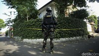 Untuk diketahui, rumah dinas Ferdy Sambo yang terletak di Kompleks Polri, Duren Tiga, merupakan lokasi tempat kejadian perkara (TKP) penembakan Brigadir J pada Jumat (8/7). Sementara, rumah pribadi yang berada di Jalan Saguling diduga sebagai tempat Ferdy Sambo, Bharada Eliezer, Bripka Ricky dan Kuat Maruf merencanakan pembunuhan terhadap Brigadir J.