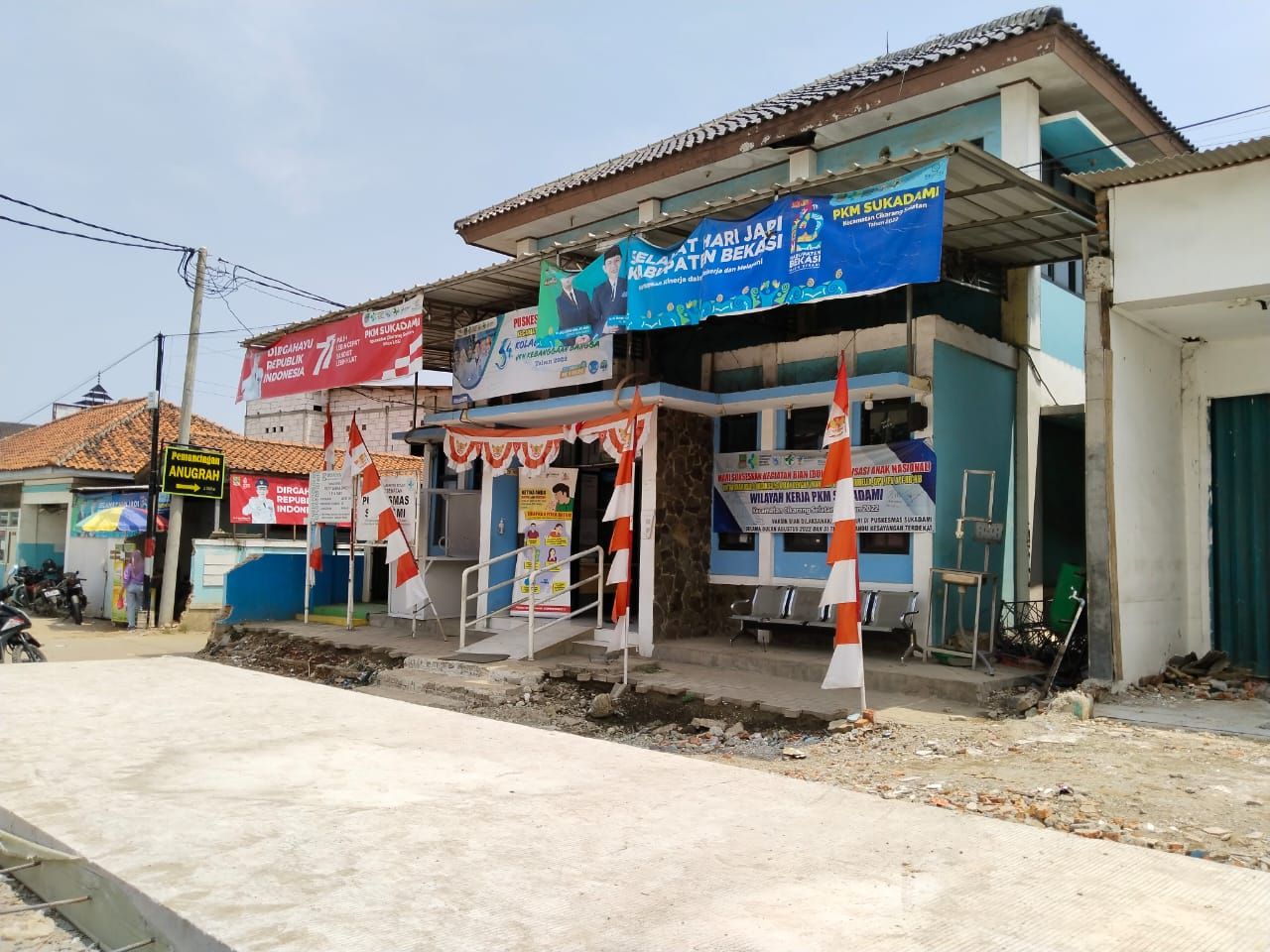 Jl Cikarang Cibarusah rusak parah, perbaikan jalan dimulai. 30 Agustus 2022. (Dok istimewa)