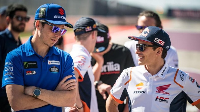 AUSTIN, TEXAS - APRIL 07: Marc Marquez of Spain and Repsol Honda Team speaks with Joan Mir of Spain and Team SUZUKI ECSTAR ahead of the MotoGP of USA at the Circuit Of The Americas on April 07, 2022 in Austin, Texas. (Photo by Steve Wobser/Getty Images)