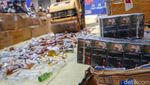 Jutaan Batang Rokok Dibakar, Ribuan Miras Dilindas Alat Berat