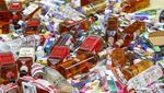 Jutaan Batang Rokok Dibakar, Ribuan Miras Dilindas Alat Berat