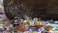 Selain kerugian materiil, terdapat juga kerugian immateril atas produksi barang kena cukai ilegal, karena berdampak pada tidak terpenuhinya hak penerimaan negara dan terenggutnya pasar produsen rokok resmi yang taat pada ketentuan.