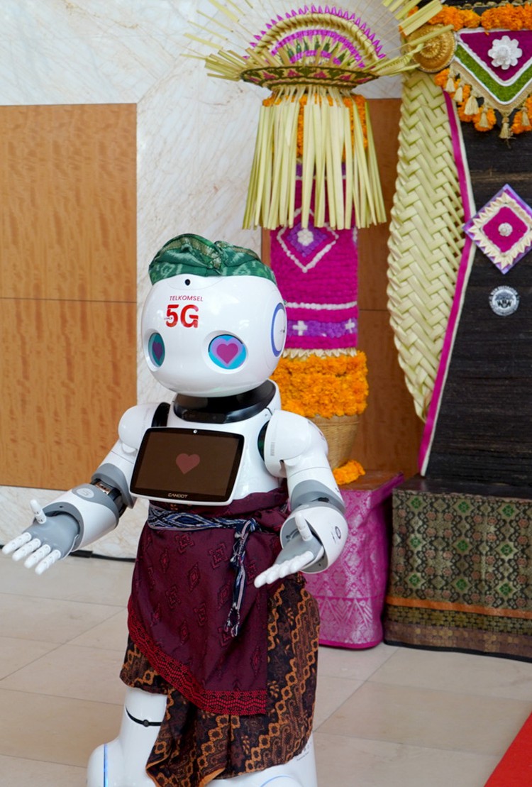 Telkomsel ikut menghadirkan showcase 5G pada dua rangkaian kegiatan G20 di Bali. Begini keseruannya yang juga dihadiri oleh Menkominfo Johnny G. Plate.