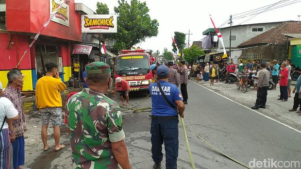 Kebakaran kedai Samchick di Blitar