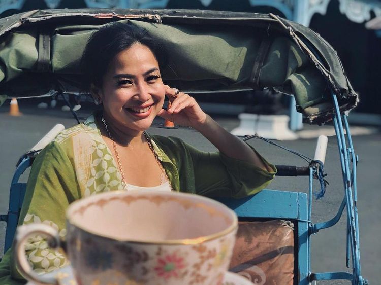 Kece! Feni Rose Koleksi Cangkir Teh hingga Berdiet