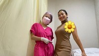 Layaknya banyak artis tanah air lain, Feni Rose juga jalani diet. Ia berkonsultasi dengan dokter gizi terkenal di kalangan artis, Cissie Nugraha.