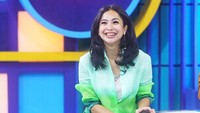 Wanita 48 tahun ini masih sering wara-wiri di acara televisi sebagai presenter. Salah satu program tetapnya, Rumpi (No Secret) yang disiarkan di Trans TV.