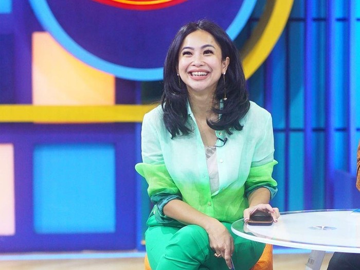 Kece! Feni Rose Koleksi Cangkir Teh hingga Berdiet