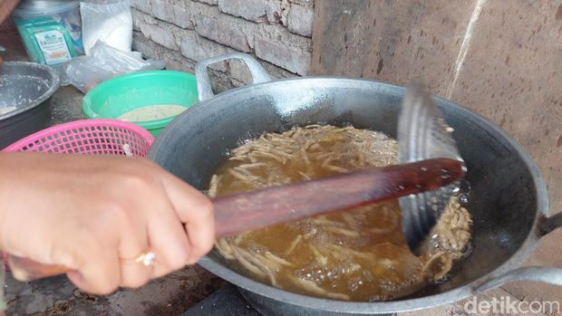 Keripik limbah singkong olahan industri rumahan di Cimahi