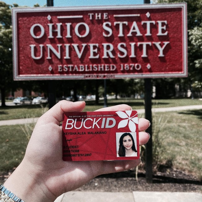 Setelah lulus, wanita tersebut lebih sering membagikan berbagai potretnya yang makin dewasa. Alea pun terlihat menikmati waktunya bersama teman-teman.Foto: Instagram @aleamalakiano