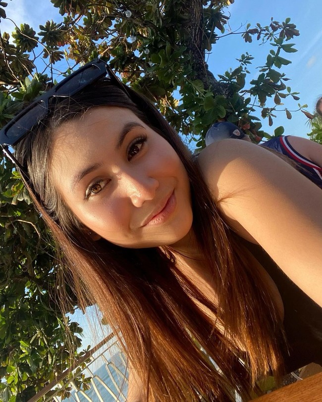 Keysha Alea Malakiano adalah anak dari mantan pasangan Rico Ceper dan Sandrina Malakiano. Penampilan Alea yang sudah beranjak dewasa baru-baru ini mengejutkan netizen.Foto: Instagram @aleamalakiano