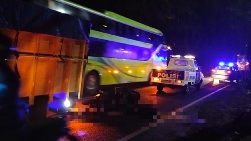 Kondisi masing-masing kendaraan yang terjadi setelah tabrakan di Banjar Mandung Kangin, Desa Sembung Gede, Kecamatan Kerambitan, Selasa (30/8/2022) sekitar pukul 05.00 Wita.