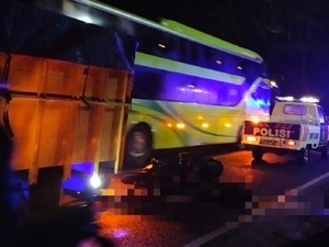 Gagal Nyalip, Pemotor Tewas Tabrak Pantat Truk di Tabanan