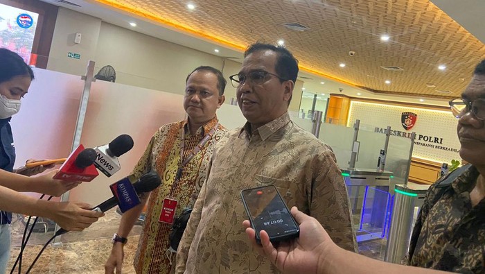 Kuasa hukum Erick Thohir, Ifdhal Kasim di gedung Bareskrim Polri. (Azhar/detikcom)