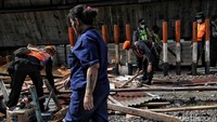 Penggusuran ini berlangsung tertib. Tidak ada perlawanan dari warga. 