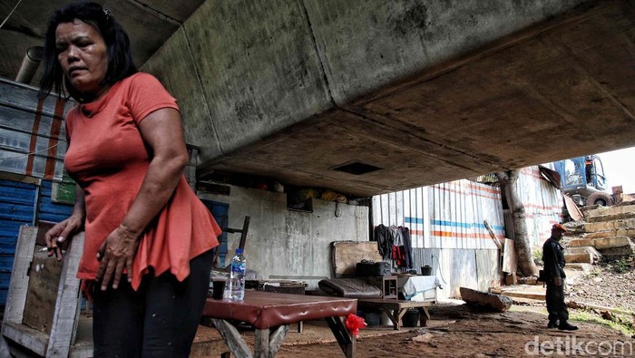 Lokalisasi Gunung Antang Riwayatmu Kini PT KAI melakukan penertiban lokalisasi Gunung Antang, Jakarta Timur, Selasa (30/8). Warung remang-remang dan lokalisasi yang dibongkar ini berdiri sejak 1976 silam.