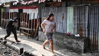 Tidak ada perlawanan yang dilakukan oleh penghuni lokalisasi liar Gunung Antang saat proses pembongkaran dilakukan.