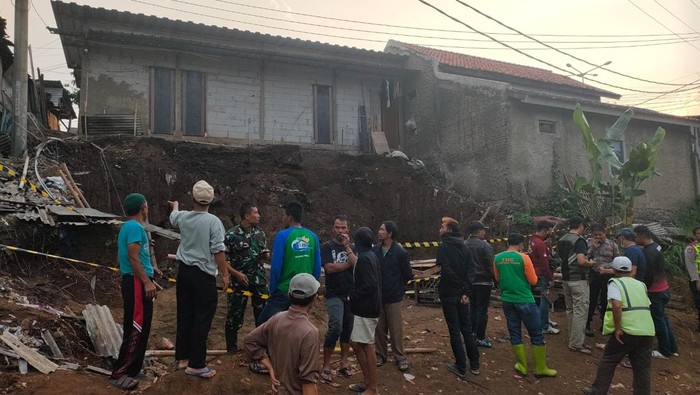 Lokasi Longsor di Kampung Sukalilah, Desa Pameuntasan, Kecamatan Kutawaringin, Kabupaten Bandung.