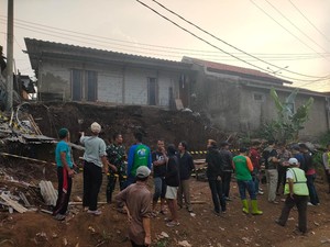 1 Warga Tewas Tertimbun Longsor di Kabupaten Bandung