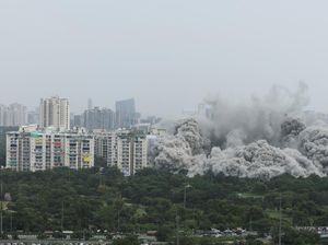Melihat Lagi Gedung Pencakar Langit Ilegal di India Hancur Dibom