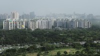 Pemandangan Menara Kembar Supertech menjelang pembongkaran yang dijadwalkan, di Noida, India, 28 Agustus 2020 lalu. Mahkamah Agung tahun lalu memerintahkan pembongkaran menara di daerah Noida setelah pertempuran hukum yang panjang menemukan bahwa mereka melanggar beberapa peraturan bangunan dan norma keselamatan kebakaran.