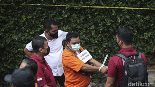 Mabes Polri telah selesai merekonstruksi kasus pembunuhan Brigadir Yosua atau Brigadir J. Rekonstruksi 78 adegan selesai dalam 7,5 jam.