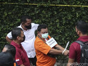 Ada Adegan Kuat Maruf Serahkan Pisau ke Ajudan Sambo di Rekonstruksi